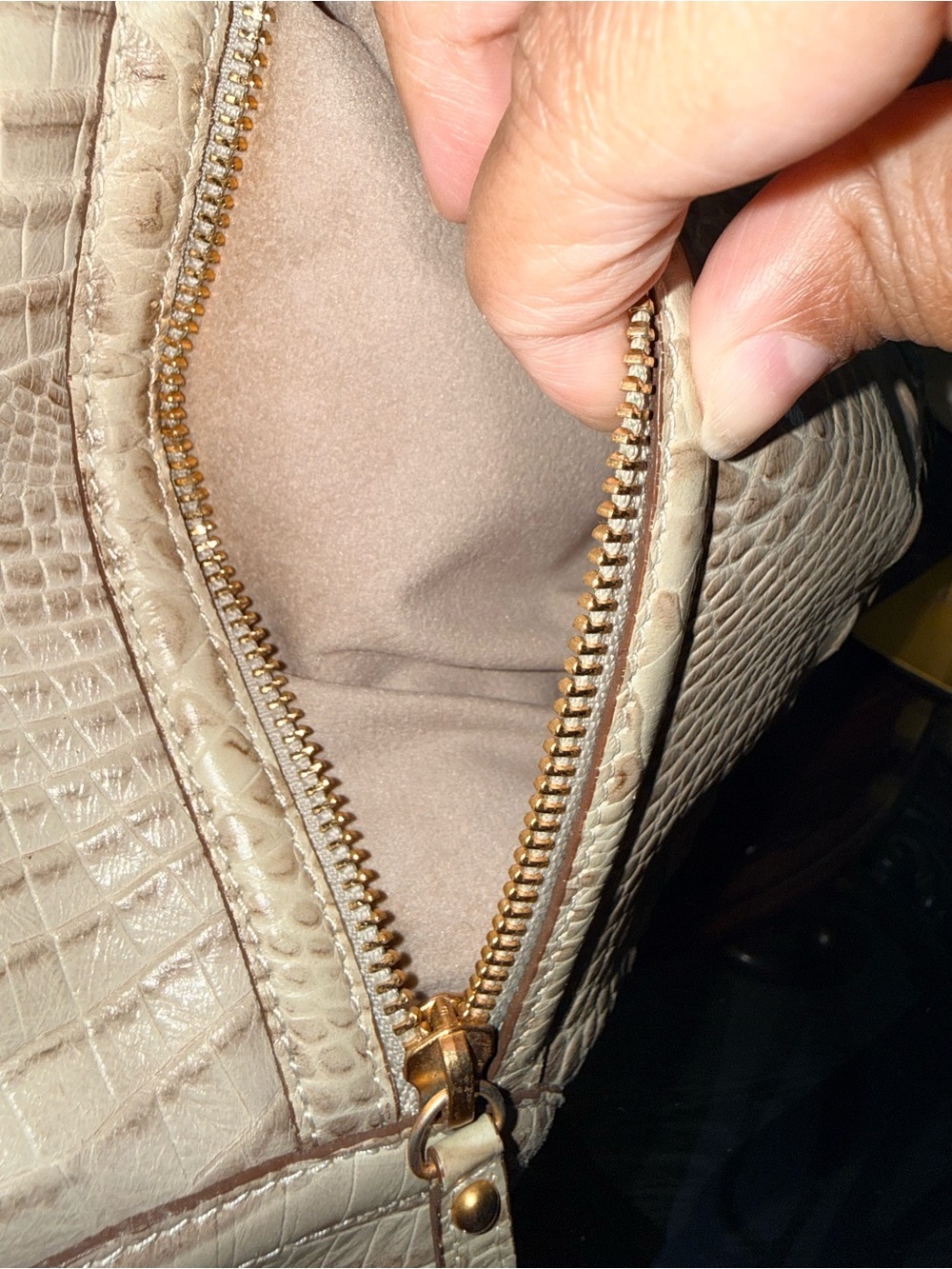 LOW START Brahmin Cream Croc-Embossed Leather Shoulder Bag - Picture 6 of 10